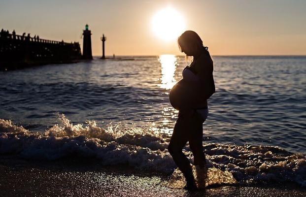 Mamá embarazada francesa Marine