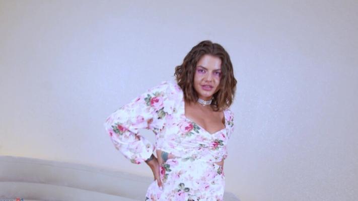 Lana Banana yo rusa con curvas morena anal interracial abierta