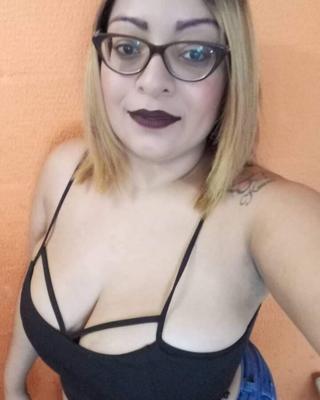 Gordinha sexy de óculos