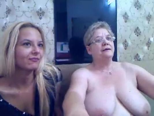 Mother daughter webcam stars