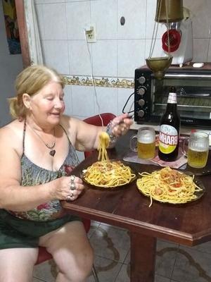 Dos madurazas abuelas muy coquetas y calient