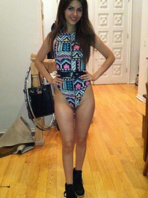 Victoria Justice em Bodysuit