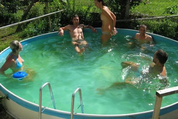 Diversión miscelánea en la piscina