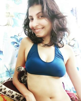 Votre petite amie Desi, Preeti Varma