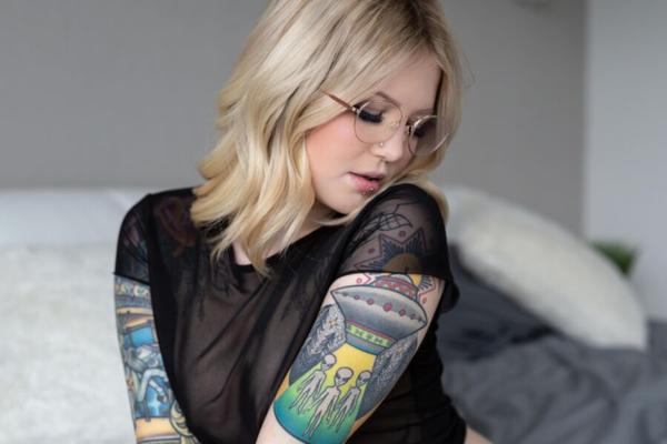 Suicide Girls – Lunablu – Liebesbriefe