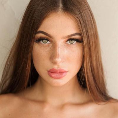 Bianca Marie Oeser - Curvy German Model - Hot Freckles & DSLs