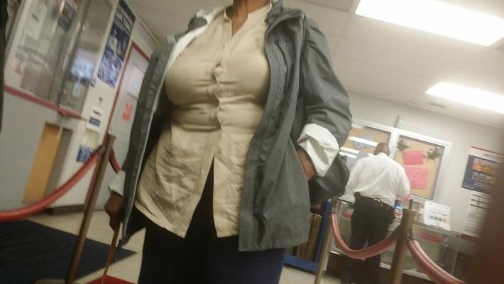 this candid saggy mom had her juicy nn boobs on display