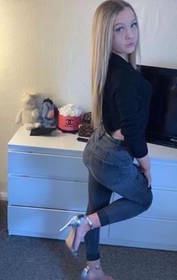 Little blonde chav from UK is an attention seeking bimbo