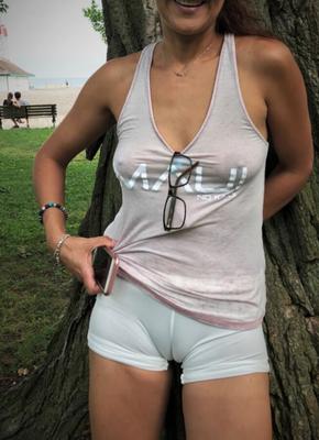 Amateur Latina MILF public cameltoe