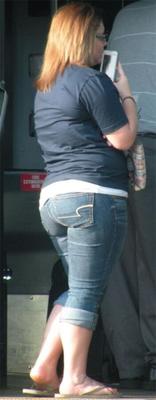 Super plush ass in tight jeans, so fy!