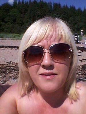 Tracey, MILF aus Nordirland, zeigt sich nackt