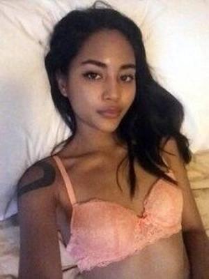 camgirl asiatique chaude Dariej selfshot