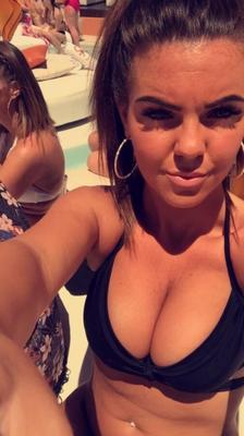 Bimbo puta Kirsty ama una selfie