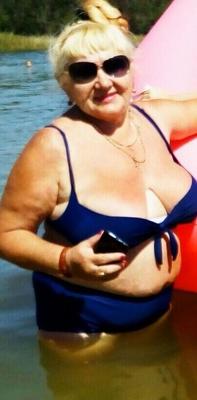 Gros seins russe mature mamie en bikini