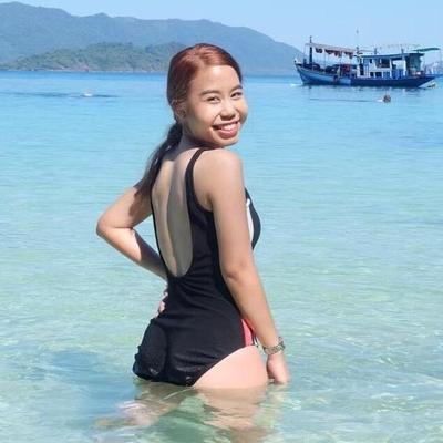 atom asianteen on beach