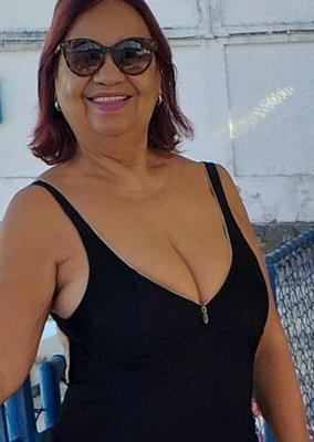 Gilf brésilienne mature en maillot de bain (Coroa Gostosa)