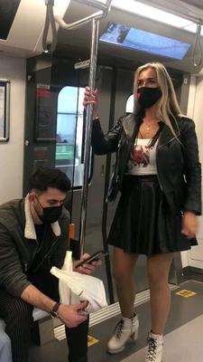 amica di mia moglie in metropolitana a milano