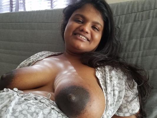 BBW indienne avec des méga seins