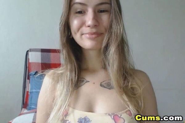 Linda adolescente gostosa adora brincar com sua buceta