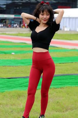 Asian candids 126: Very tight yoga pants