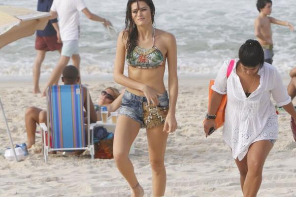 Isabeli Fontana Bikini Photos at Rio De Janeiro