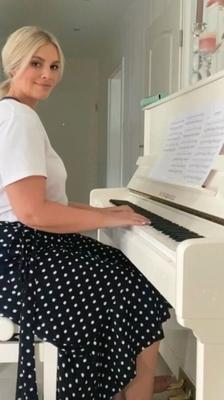 ella pianista