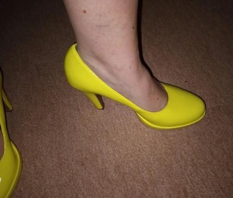 Neon gelbe Tamaris Pumps