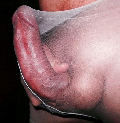 Nur noch mehr großer Sissy-Schwanz in Höschen und Nylon