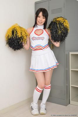 Yuzuki Nanao – freche Cheerleader-Upskirt-Show