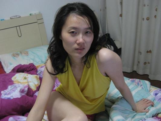 Femme au foyer chinoise poilue et naturelle