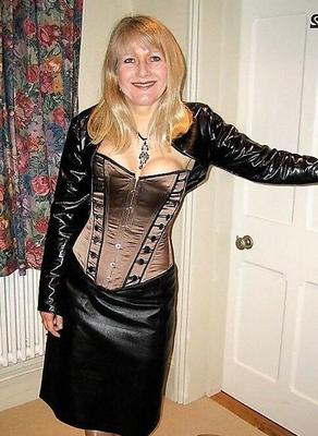 Femme britannique sexy, blonde et mature - Helen