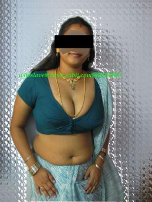 Ananya, femme indienne aux gros seins, salope au lait