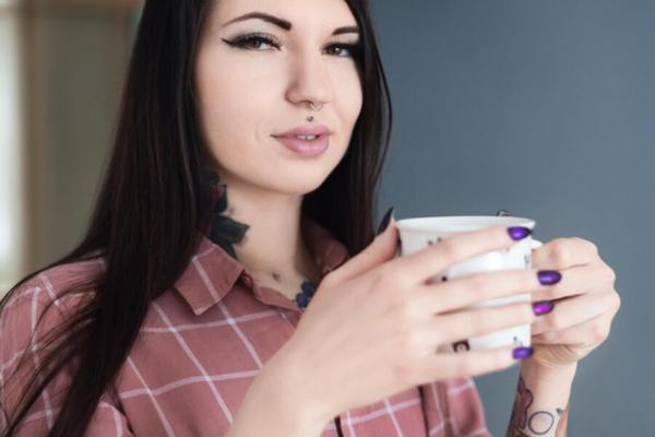 Suicide Girls – Dona – Kaffeepause