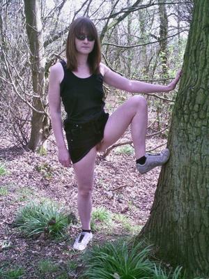 Donna macht Dogging im Wald