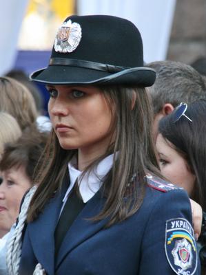 Femmes de la police ukrainienne en collants