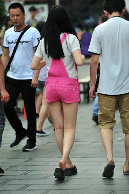 Street Voyeur: More Chinese Ass in Shorts