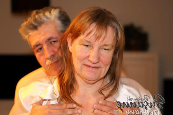 German Granny Susanne inspected and creamed by stranger Hamid