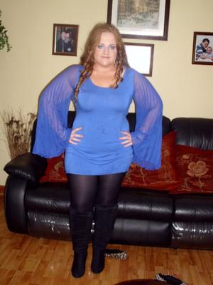 British Blue Dress Amateur Chubby Babe - Posing