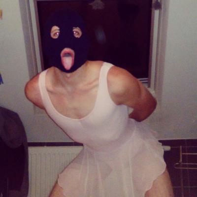 SISSY FAGOT ESCRAVO BARATO COM BALACLAVA