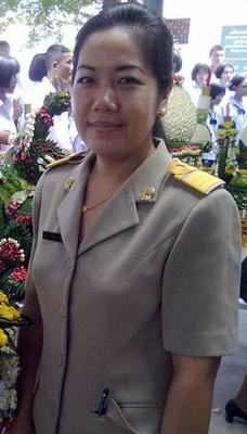 Salope thaïlandaise en uniforme