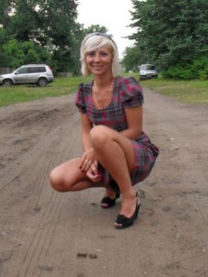 Sexy blonde russische dünne MILF