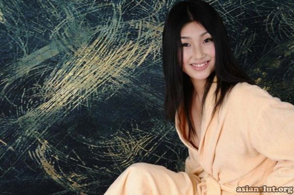 Le mannequin chinois Wei Wei a un joli Bush