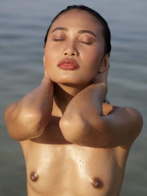 .........CUTE NAKED JAPANESE TEEN SWIMMING