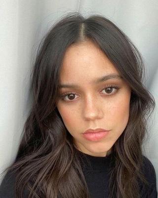 Jenna Ortega lindo apaziguador do estresse