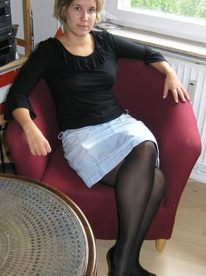 Mia, une adolescente allemande en collants (RoterSessel)