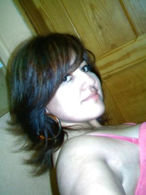 Molliges Latina-Teenager