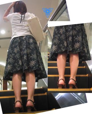 Dames japonaises sur l'escalator