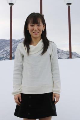 Japanische Amateurfrau Mayumi - Weißes Wolloberteil