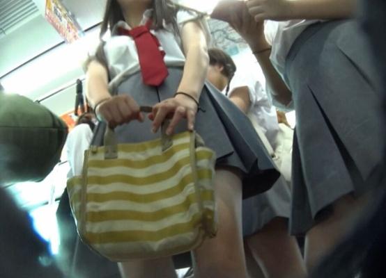 Upskirt d'étudiants japonais - culotte ivre