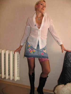 Russian mature whore Irina in red stockings with boots